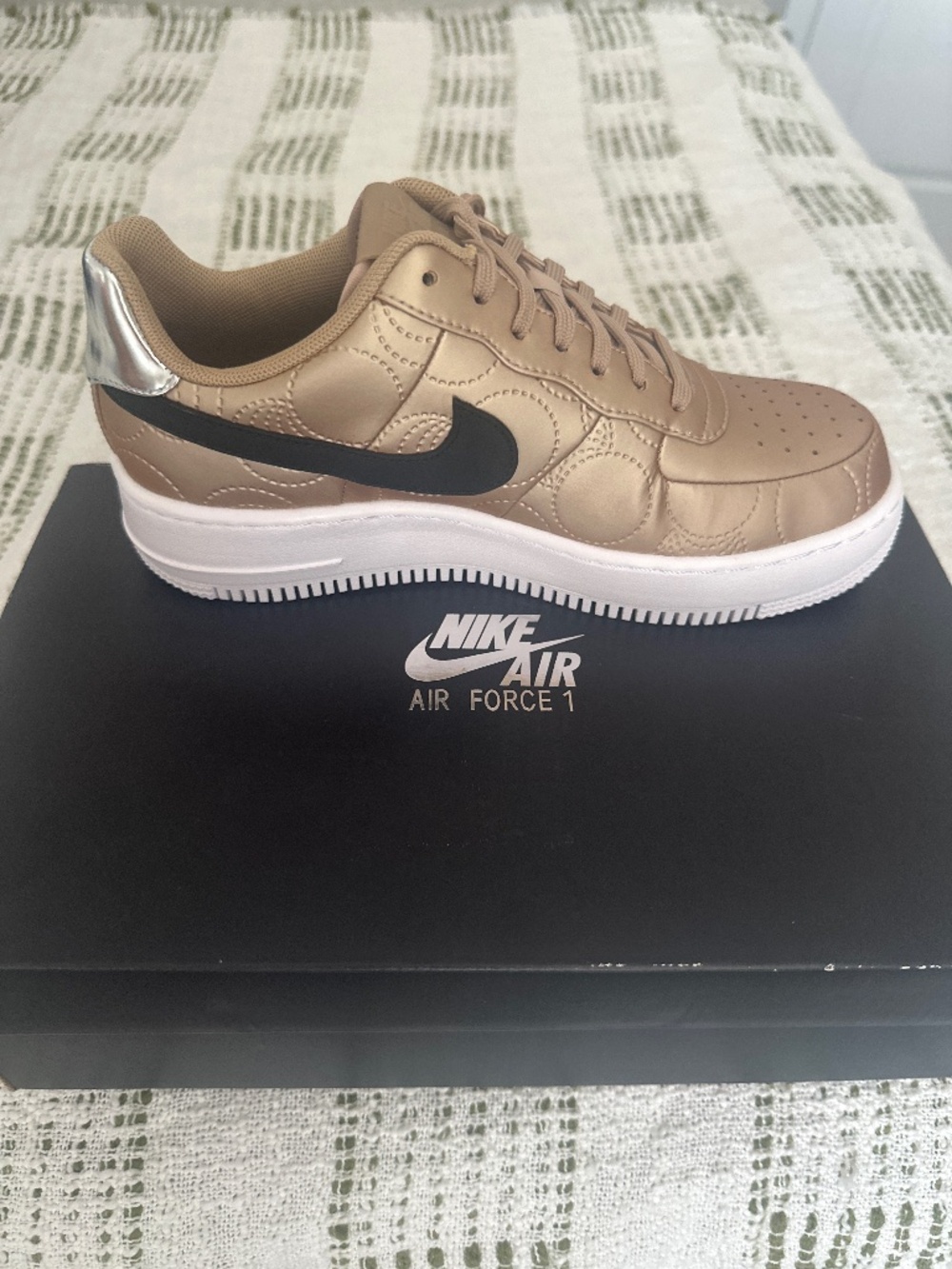 !!BRAND NEW!! Women’s Nike Air Force 1 Upstep Gold, size 8